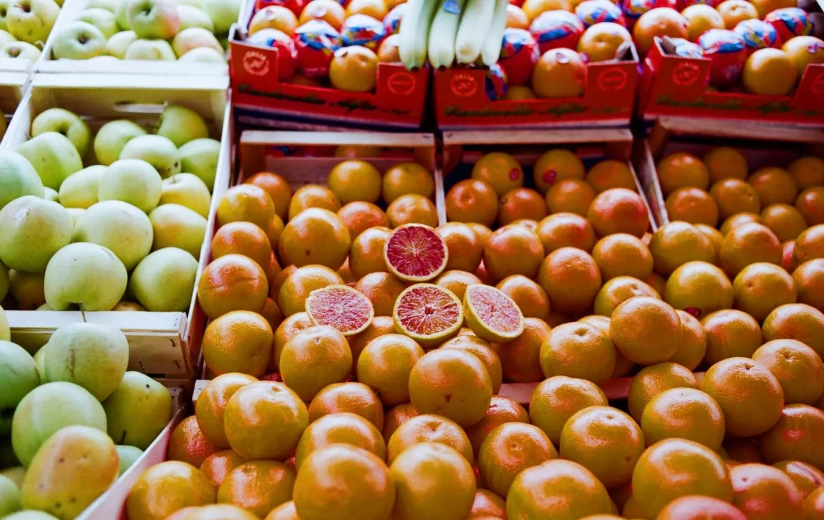 Frutas y verduras en un puesto / PEXELS Frutas y verduras en un puesto / PEXELS