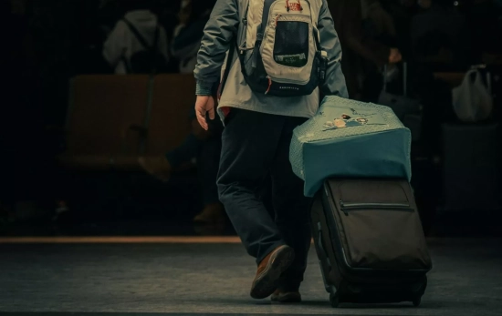 Una persona con sus maletas / UNSPLASH Una persona con sus maletas / UNSPLASH