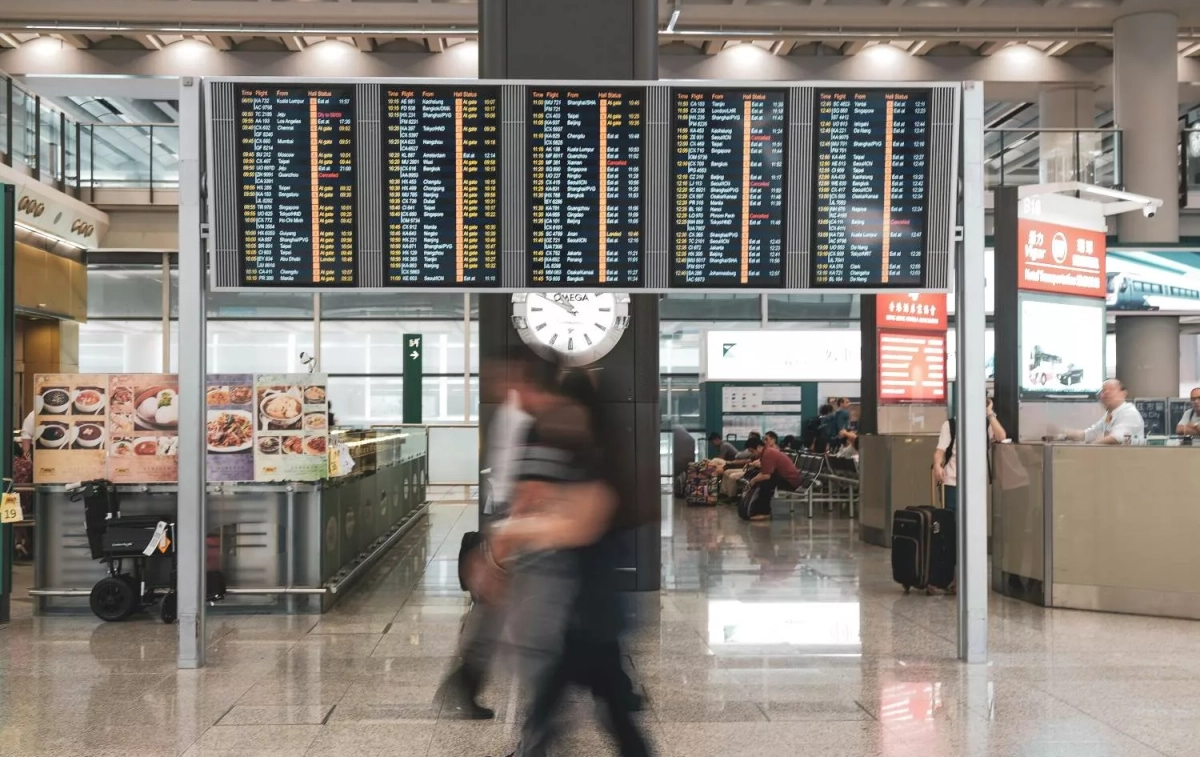 Una persona en un aeropuerto / PEXELS Una persona en un aeropuerto / PEXELS