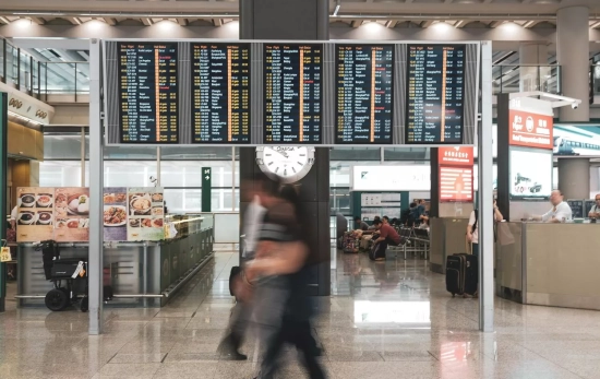 Una persona en un aeropuerto / PEXELS Una persona en un aeropuerto / PEXELS