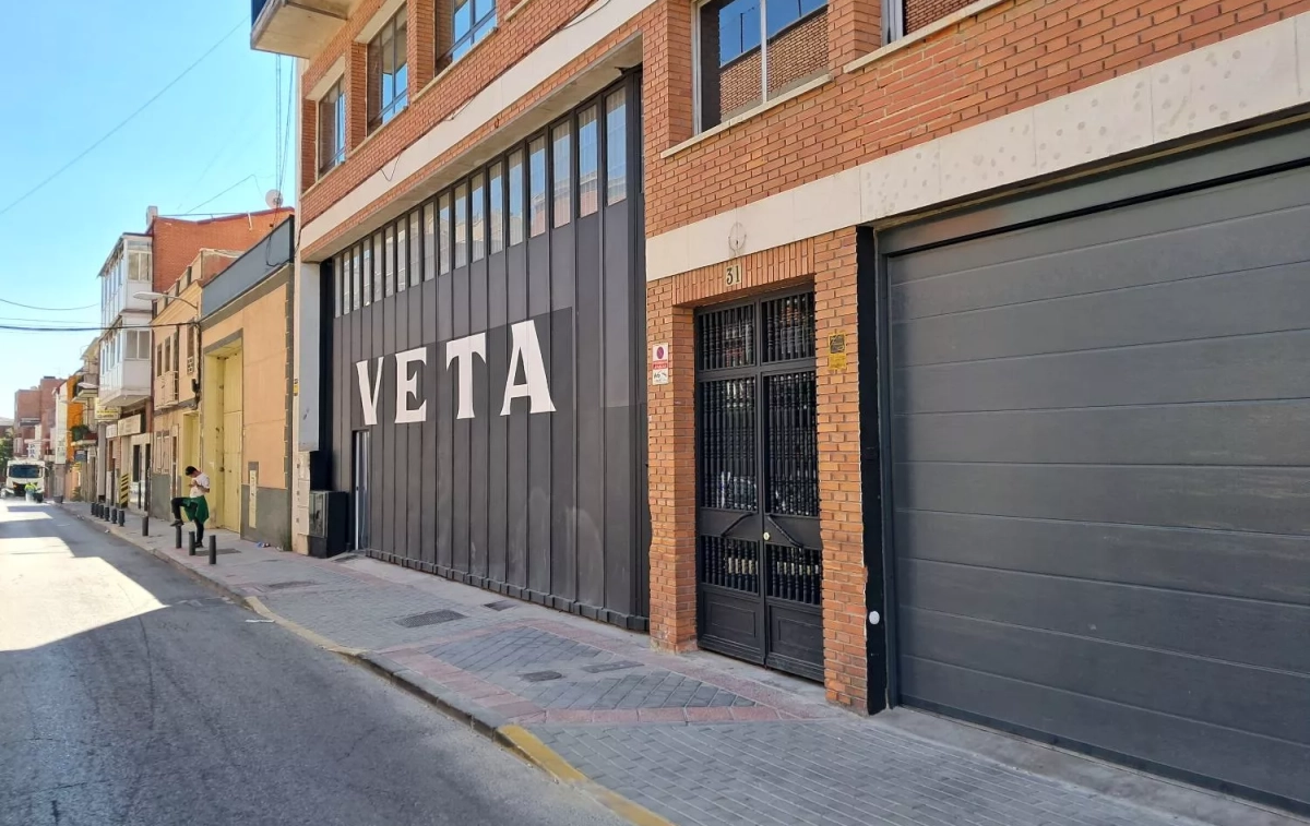 Entrada a la galería Veta / JUANMA DEL OLMO