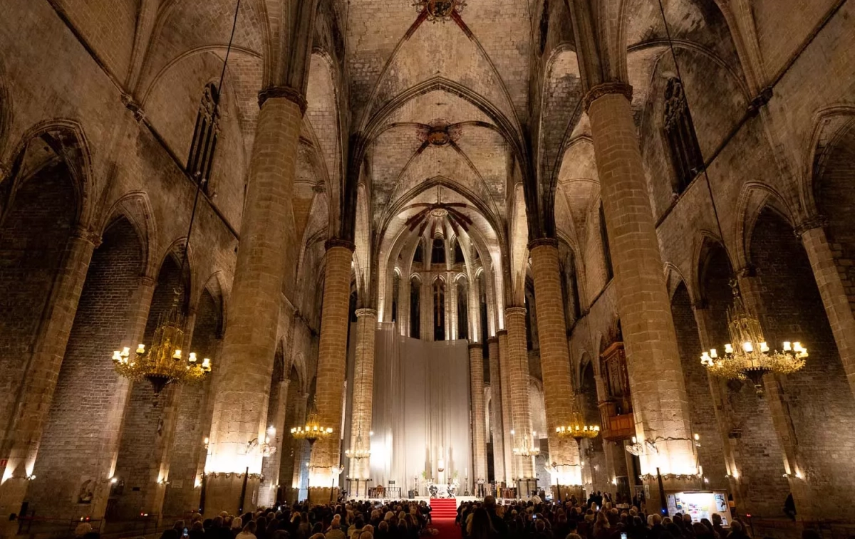 Vista general de la Basílica de Santa María del Mar durante la presentación de 'En el amor y en la guerra' / MIQUEL OLIVÉ Vista general de la Basílica de Santa María del Mar durante la presentación de 'En el amor y en la guerra' / MIQUEL OLIVÉ