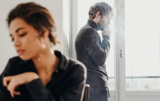 Una pareja que no sabe como comunicarse/ PEXELS