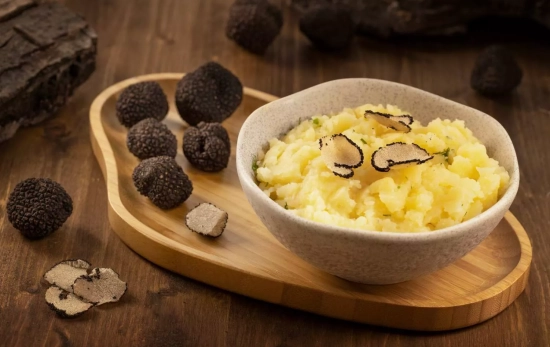 Un plato de comida con trufa rallada / FREEPIK Un plato de comida con trufa rallada / FREEPIK