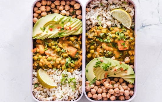 Comida a base de proteínas vegetales / Montaje CG Comida a base de proteínas vegetales / Montaje CG