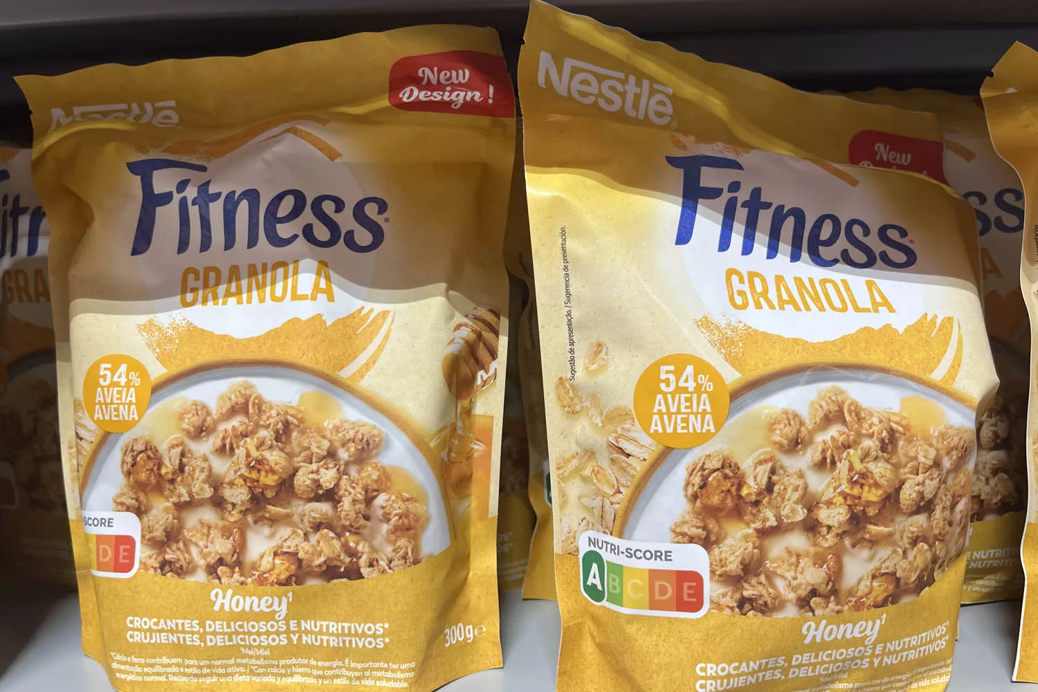 Los cereales de avena y granola con miel Nestlé Fitness / TC