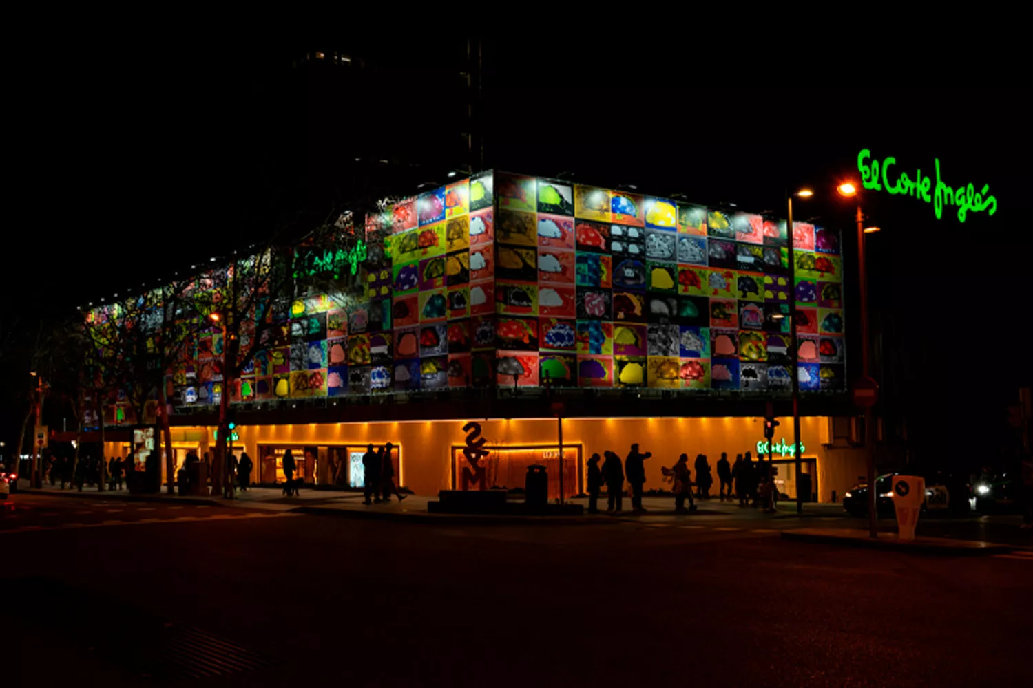 El Corte Inglés con el nuevo mural de Luis Gordillo / ECI