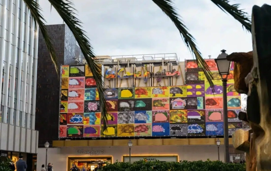 La fachada de El Corte Inglés de Serrano con el mural de Luis Gordillo ECI La fachada de El Corte Inglés de Serrano con el mural de Luis Gordillo ECI