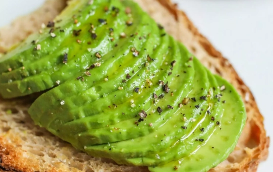 Una tostada con aguacate /PEXELS Una tostada con aguacate /PEXELS