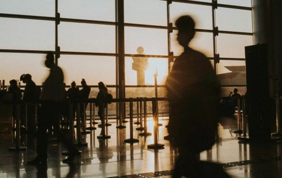Viajeros en el aeropuerto / PEXELS Viajeros en el aeropuerto / PEXELS