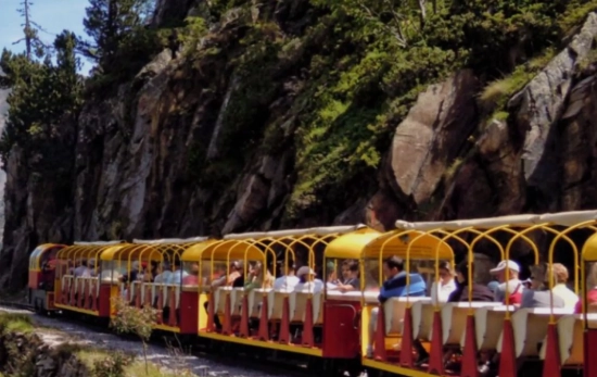 El Tren de Artouste es una opción ideal para disfrutar de la naturaleza/ ARTOURSE.FR El Tren de Artouste es una opción ideal para disfrutar de la naturaleza/ ARTOURSE.FR