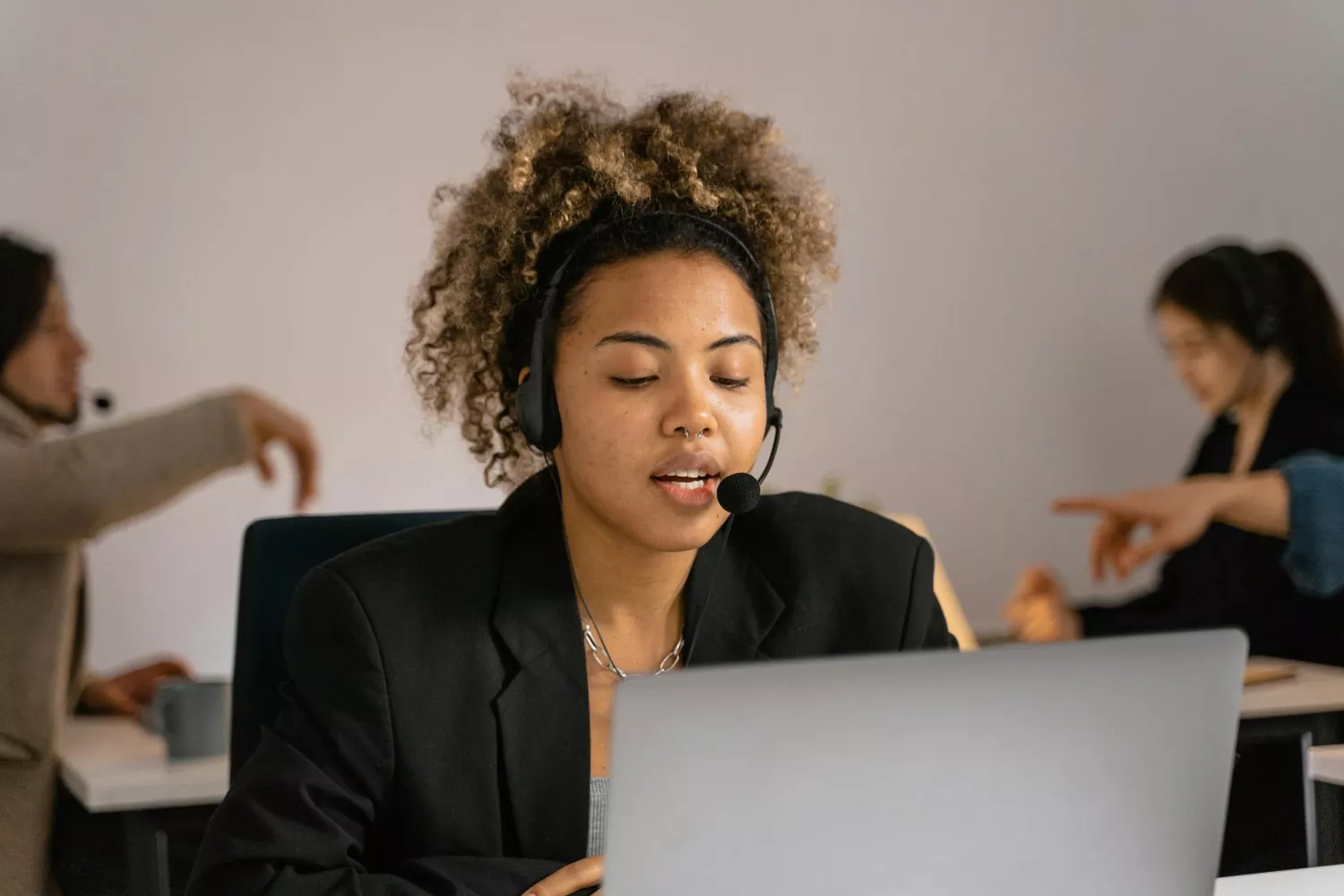 Una trabajadora de un 'call center', que realiza llamadas spam / PEXELS Una trabajadora de un 'call center', que realiza llamadas spam / PEXELS
