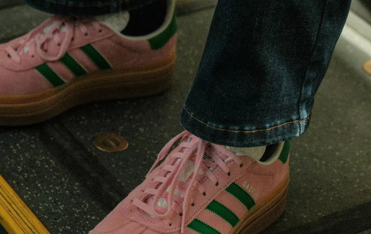 Unas Adidas Gazelle / UNSPLASH Unas Adidas Gazelle / UNSPLASH