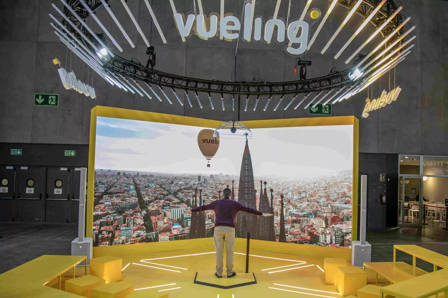 El estand de Vueling en el Mobile World Congress de Barcelona con el nuevo asistente virtual de la aerolínea / CEDIDA