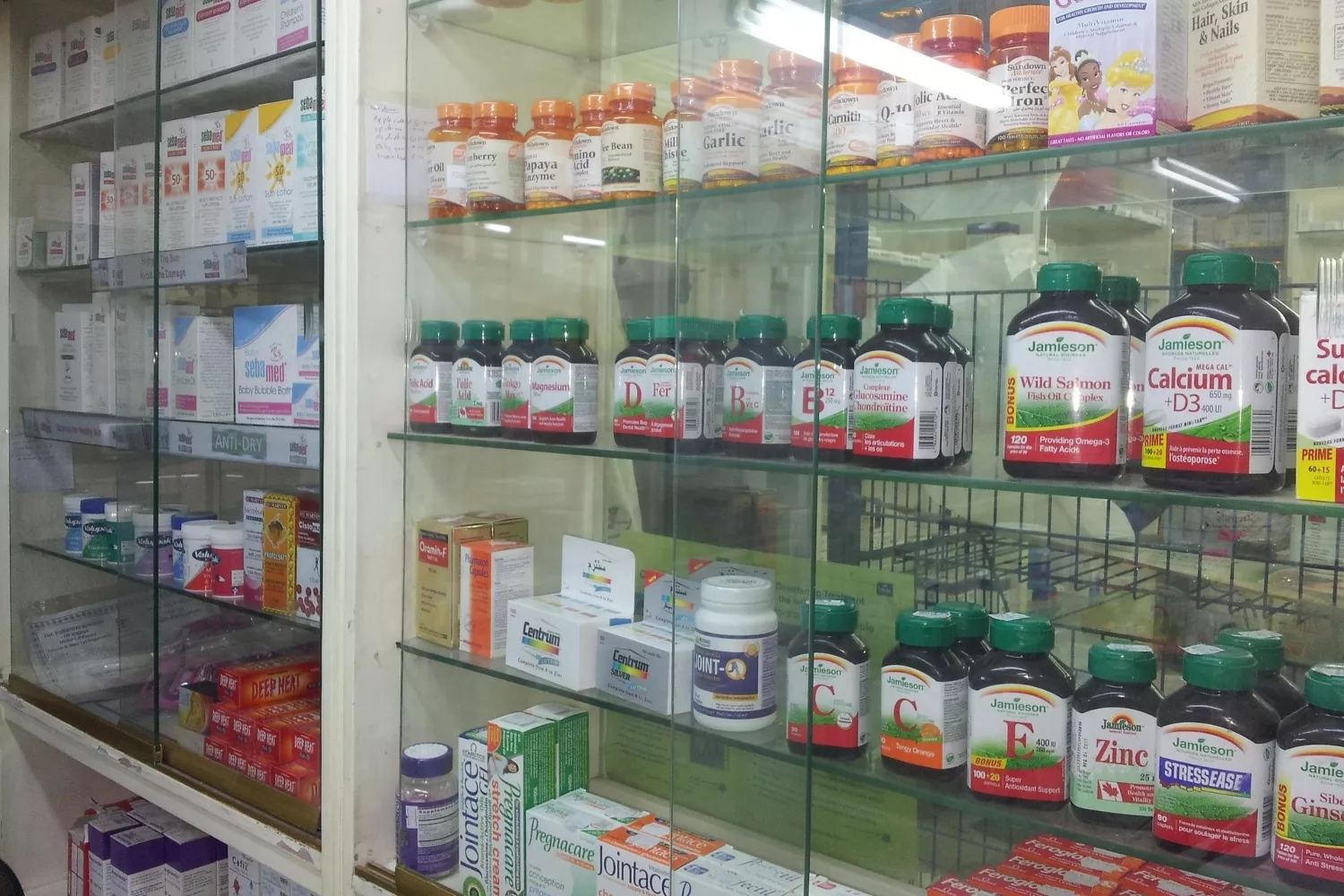 Varios complementos alimenticios en una farmacia / PIXABAY Varios complementos alimenticios en una farmacia / PIXABAY