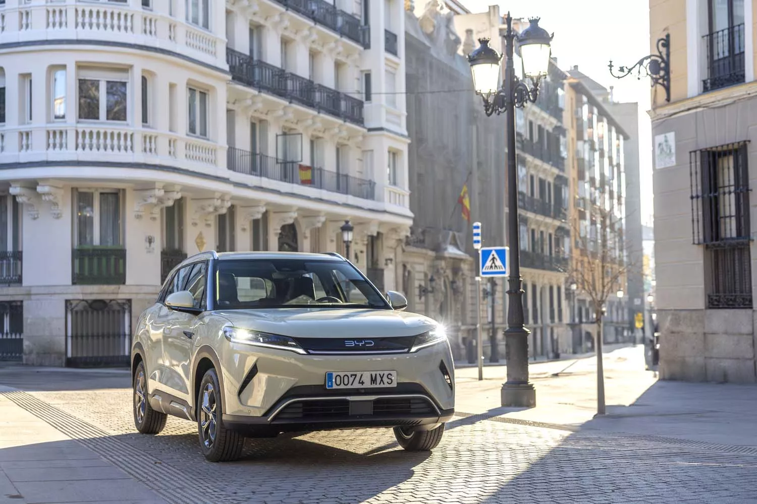 Un coche de la marca china BYD en una calle española / BYD