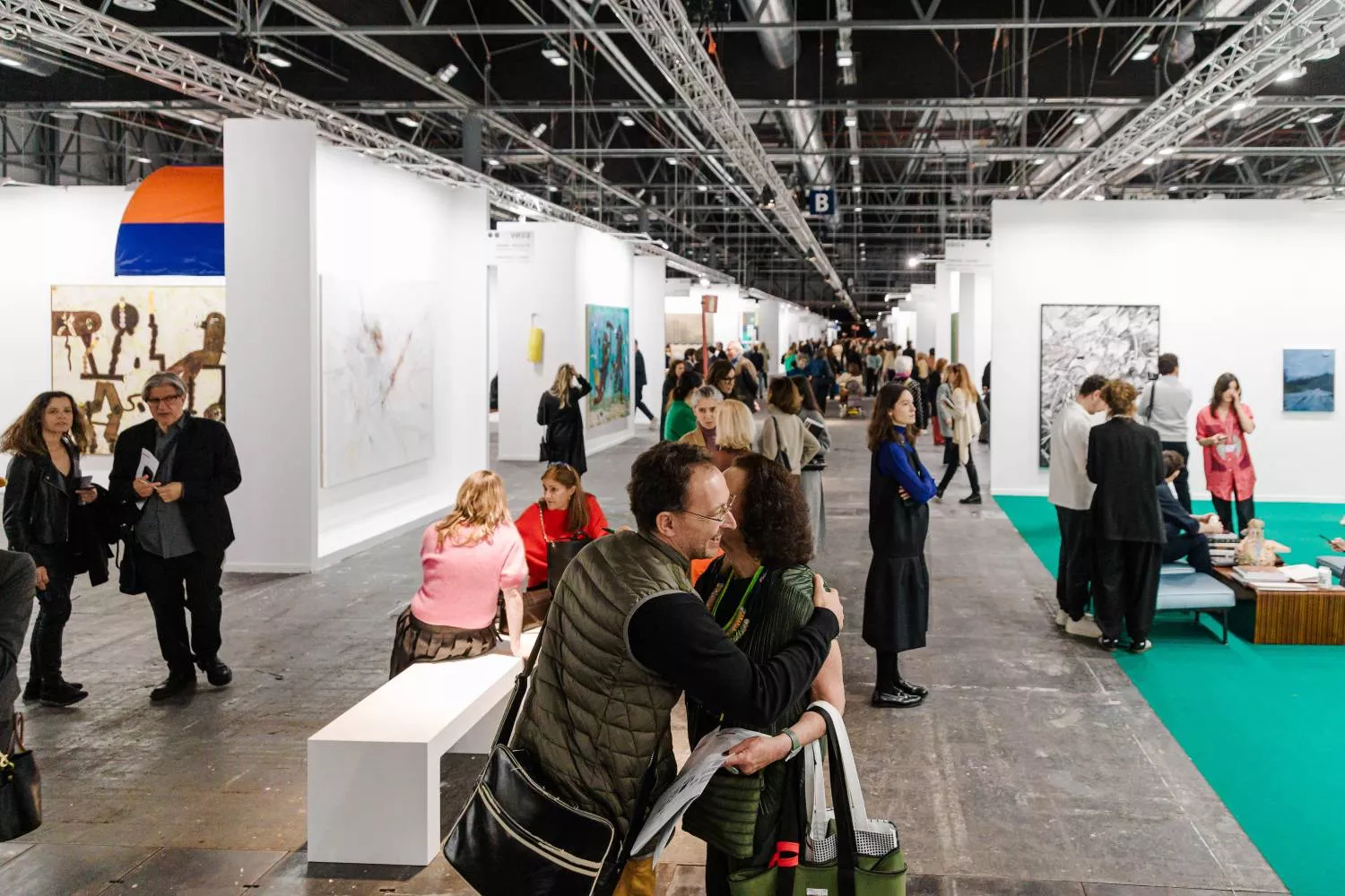Decenas de personas en la feria ARCO Madrid 2025 / EUROPA PRESS - CARLOS LUJAN