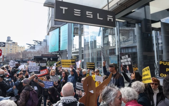 Compradores de Tesla arrepentidos por la deriva política de Elon Musk / SARAH YENESEL - EFE Compradores de Tesla arrepentidos por la deriva política de Elon Musk / SARAH YENESEL - EFE