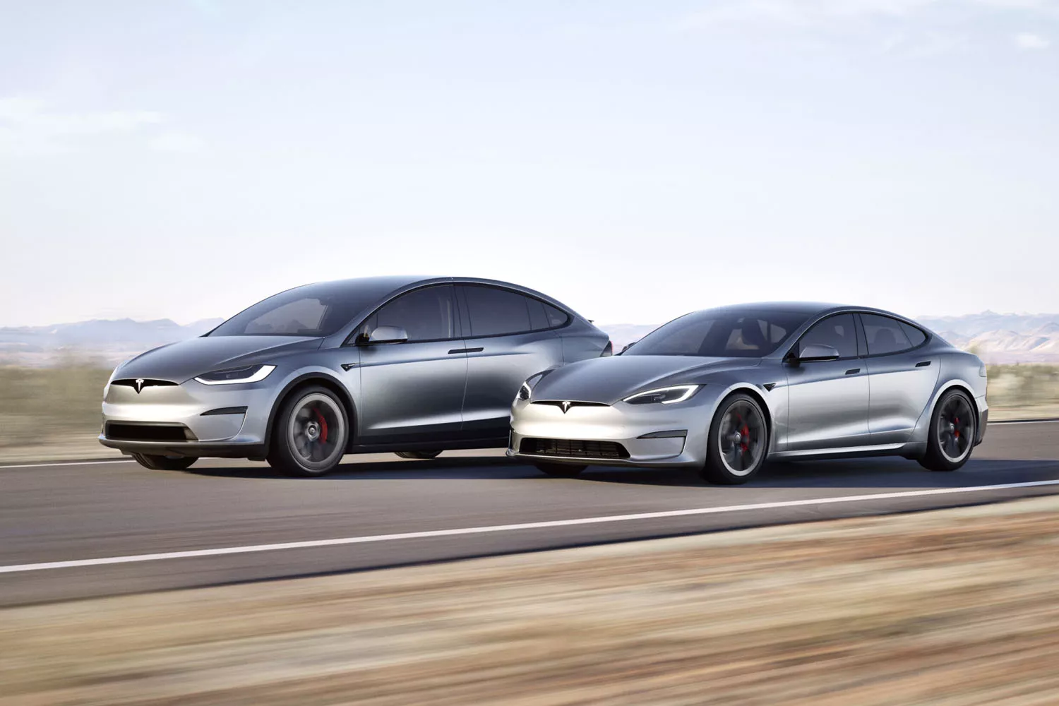 Dos coches eléctricos / TESLA