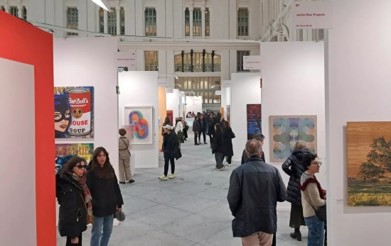 Un pasillo de la feria Art Madrid / JUANMA DEL OLMO Un pasillo de la feria Art Madrid / JUANMA DEL OLMO