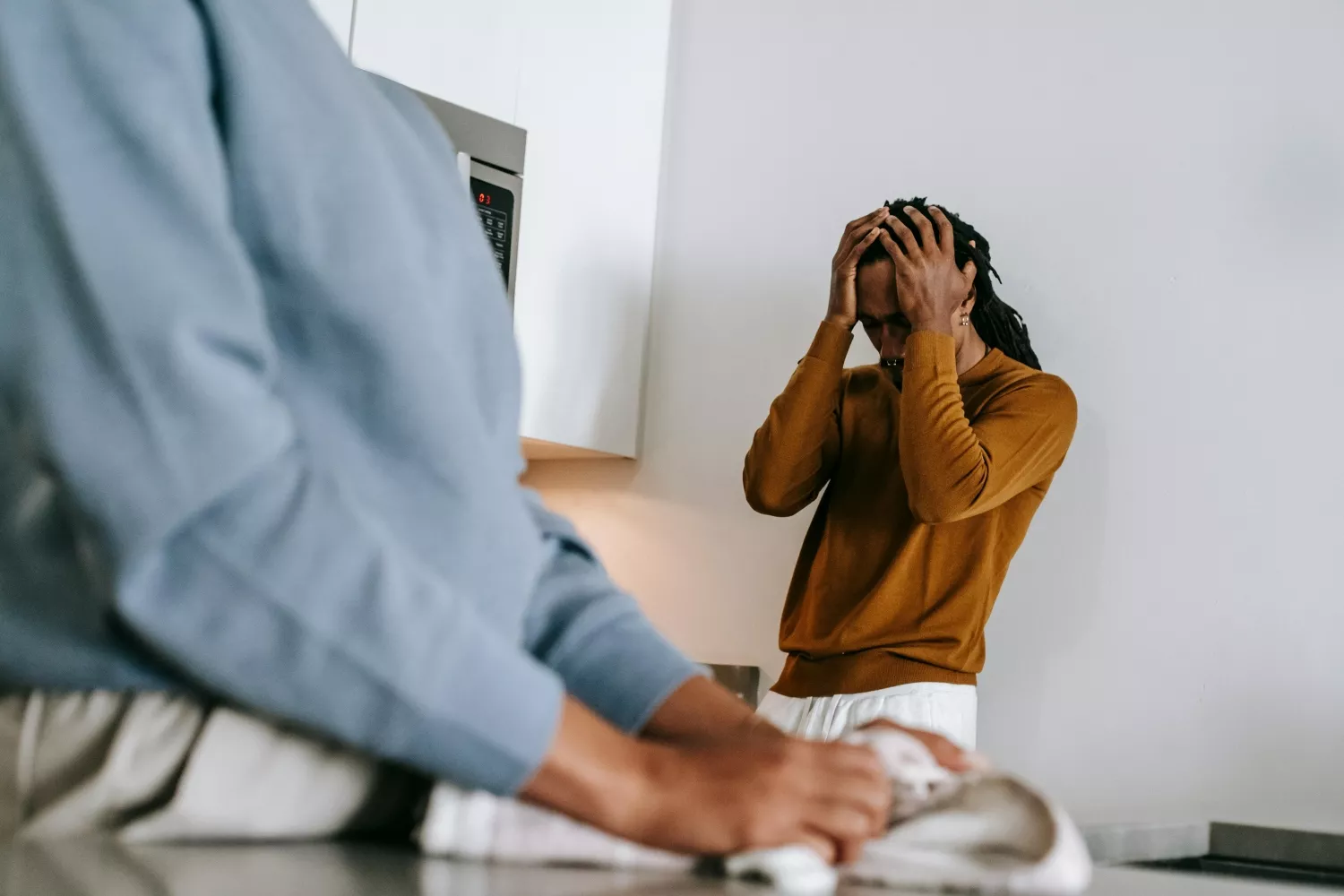 Una persona se entera de que le han sido infiel / PEXELS