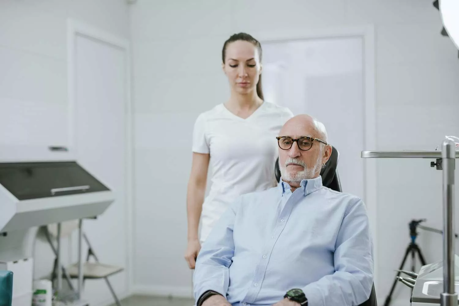 Una persona que está en la lista de espera para la consulta de Geriatría   PEXELS