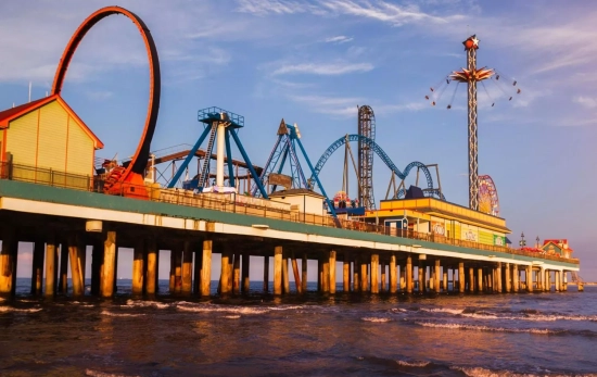 Un parque de atracciones en frente del mar/ PEXELS Un parque de atracciones en frente del mar/ PEXELS