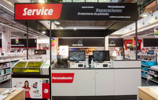Interior de una tienda MediaMarkt / MEDIAMARKT Interior de una tienda MediaMarkt / MEDIAMARKT