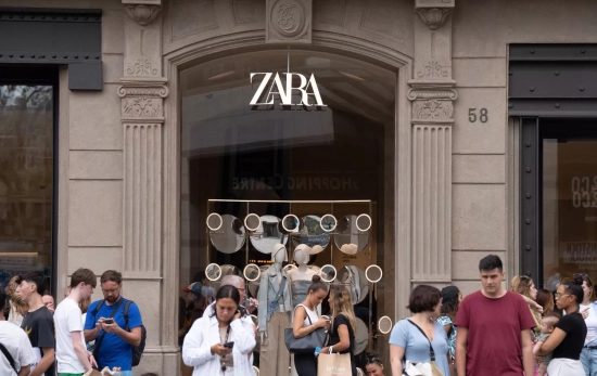 Una tienda de Zara en Barcelona / EP- DAVID ZORRAKINO Una tienda de Zara en Barcelona / EP- DAVID ZORRAKINO