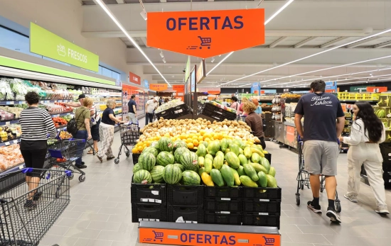 El interior de un supermercado con productos XXL y ofertas para ahorrar en la compra / ALDI El interior de un supermercado con productos XXL y ofertas para ahorrar en la compra / ALDI
