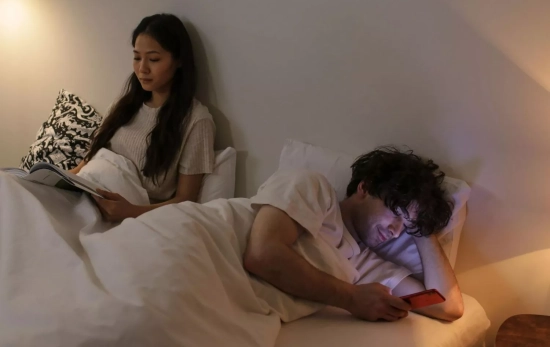 Una pareja en la cama/ PEXELS