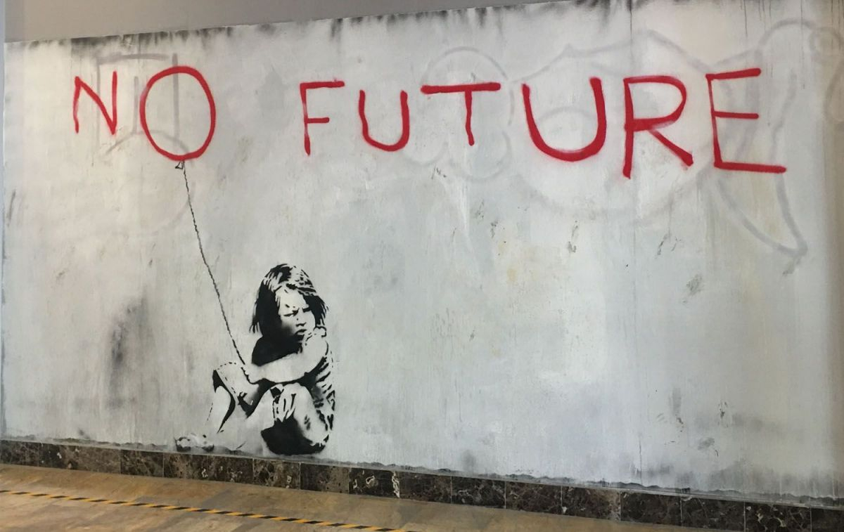 Una imitación de la obra del artista callejero Banksy 'No future' / CG