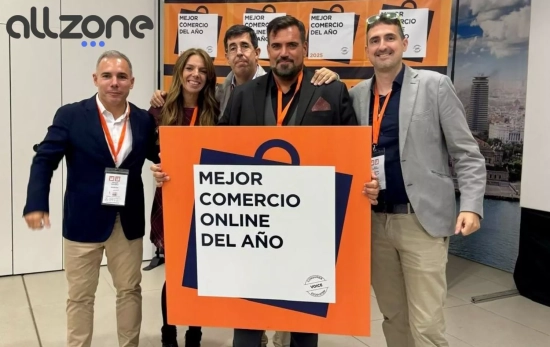 El equipo de AllZone y su CEO, Pablo Moscoloni, en el centro / LINKEDIN - CG