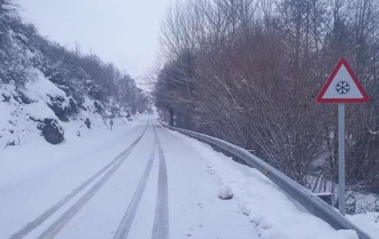 Una carretera llena de nieve / EUROPA PRESS Una carretera llena de nieve / EUROPA PRESS