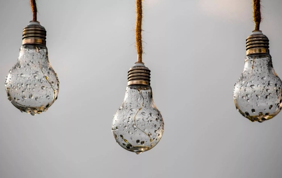 Bombillas apagadas / UNSPLASH Bombillas apagadas / UNSPLASH