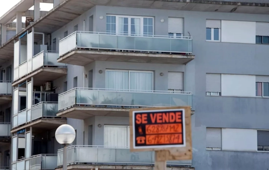 Una casa en venta / EFE - DAVID ARQUIMBAU Una casa en venta / EFE - DAVID ARQUIMBAU