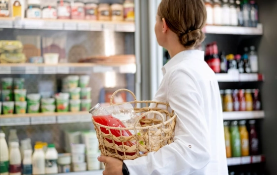 Una persona en el supermercado / FREEPIK Una persona en el supermercado / FREEPIK