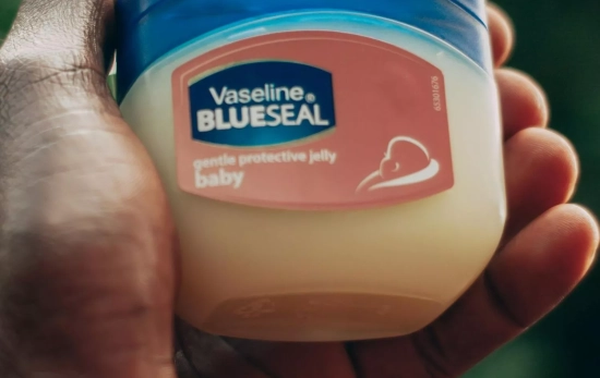 Has de seleccionar una vaselina neutra y a poder ser sin olor/ PEXELS Has de seleccionar una vaselina neutra y a poder ser sin olor/ PEXELS