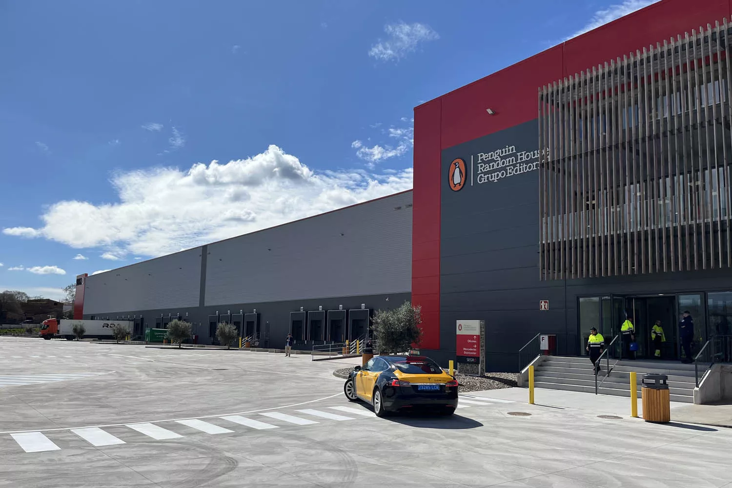 La nave central de Penguin Random House en Cerdanyola / TEO CAMINO
