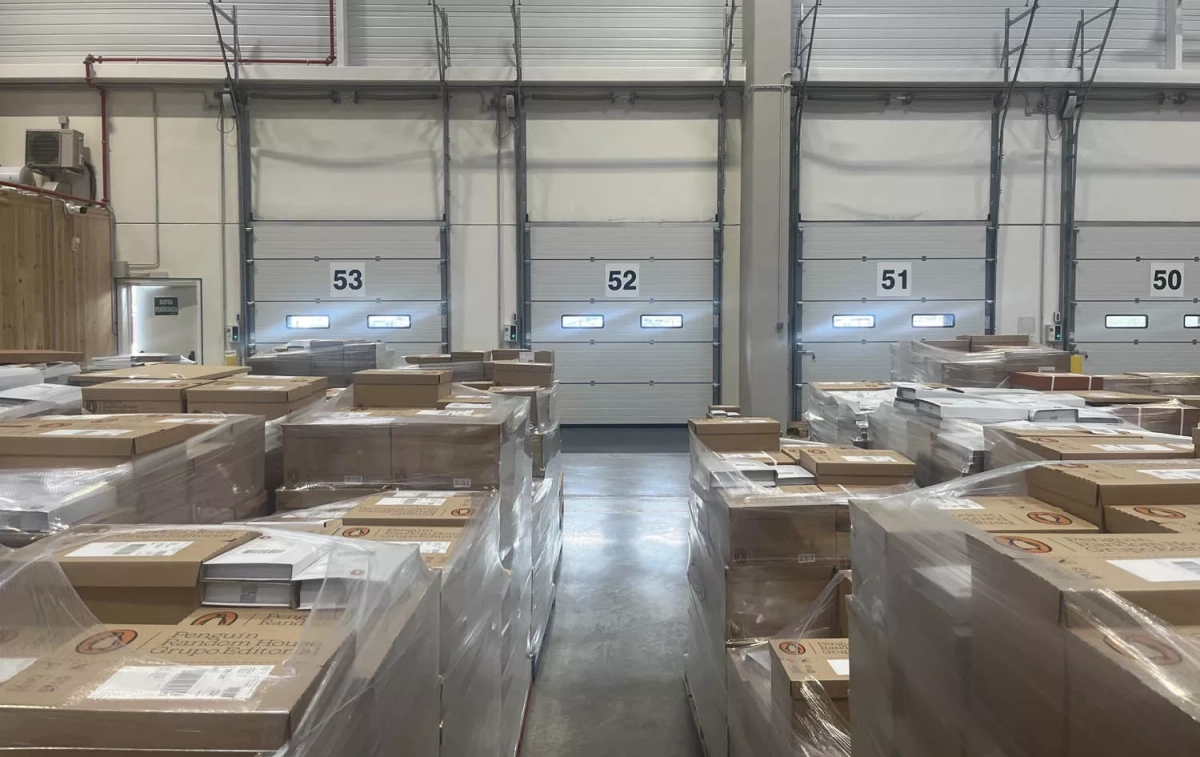 Las cajas con los pedidos preparadas para ser entregadas / TC Las cajas con los pedidos preparadas para ser entregadas / TC
