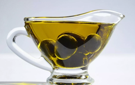 Una jarra con aceite de oliva/ PEXELS Una jarra con aceite de oliva/ PEXELS