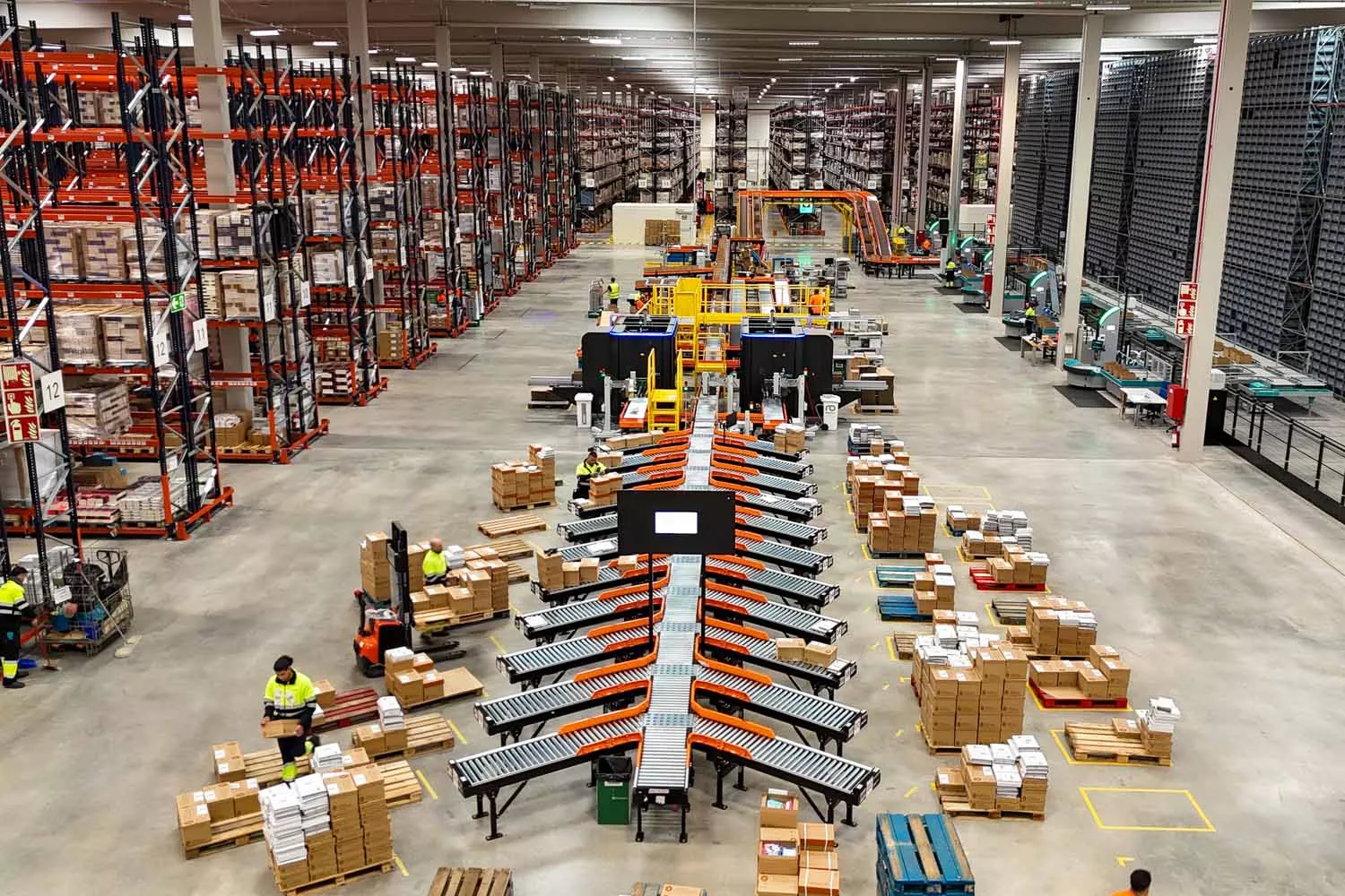 El nuevo centro logístico de Penguin Random House / PDHGE