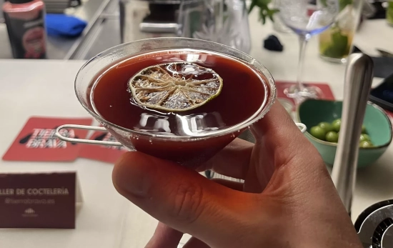 Una cóctel margarita saborizado con puré de arándanos / TEO CAMINO Una cóctel margarita saborizado con puré de arándanos / TEO CAMINO