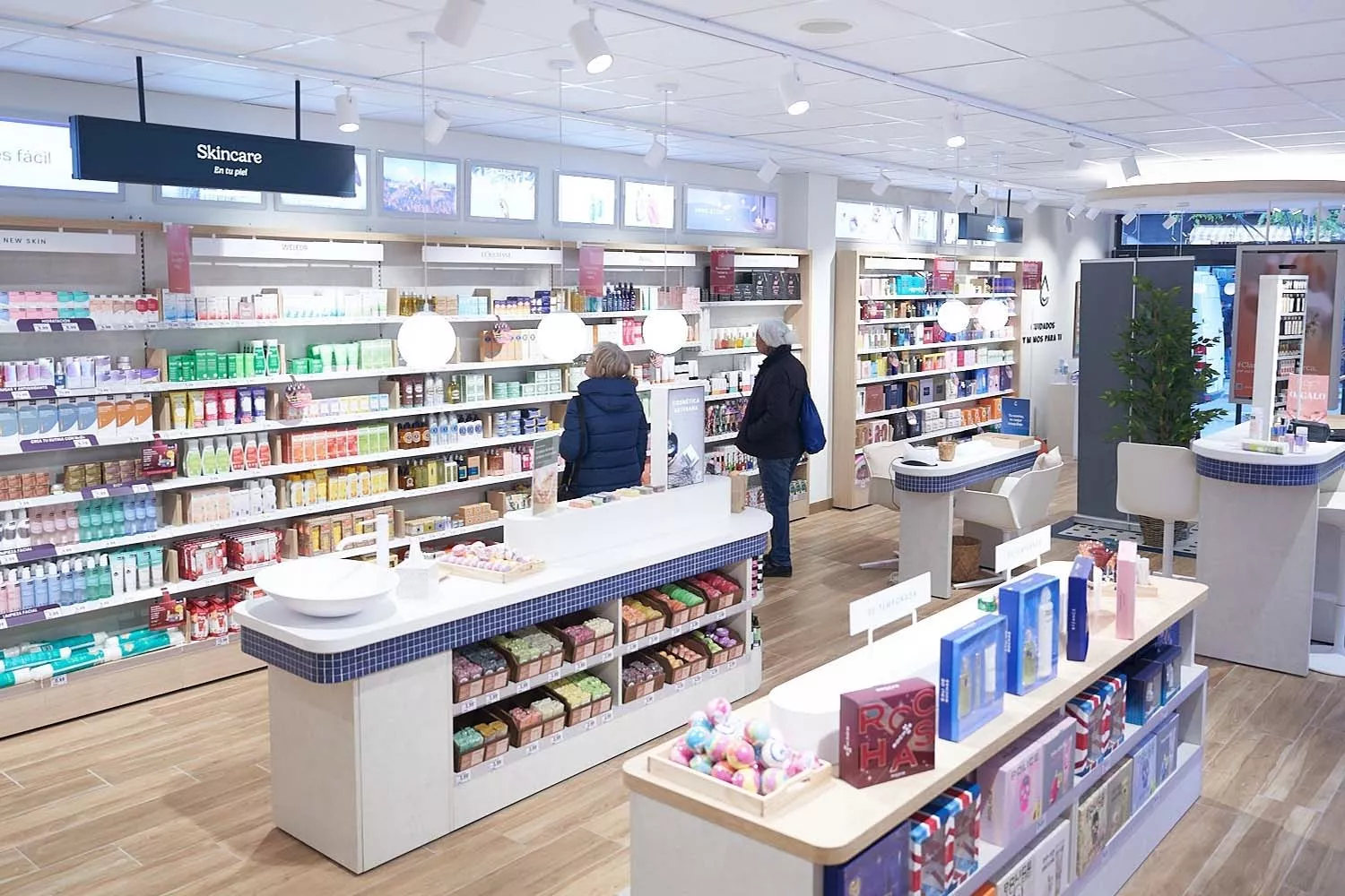 Una tienda de la cadena de productos cosméticos Clarel / DIA