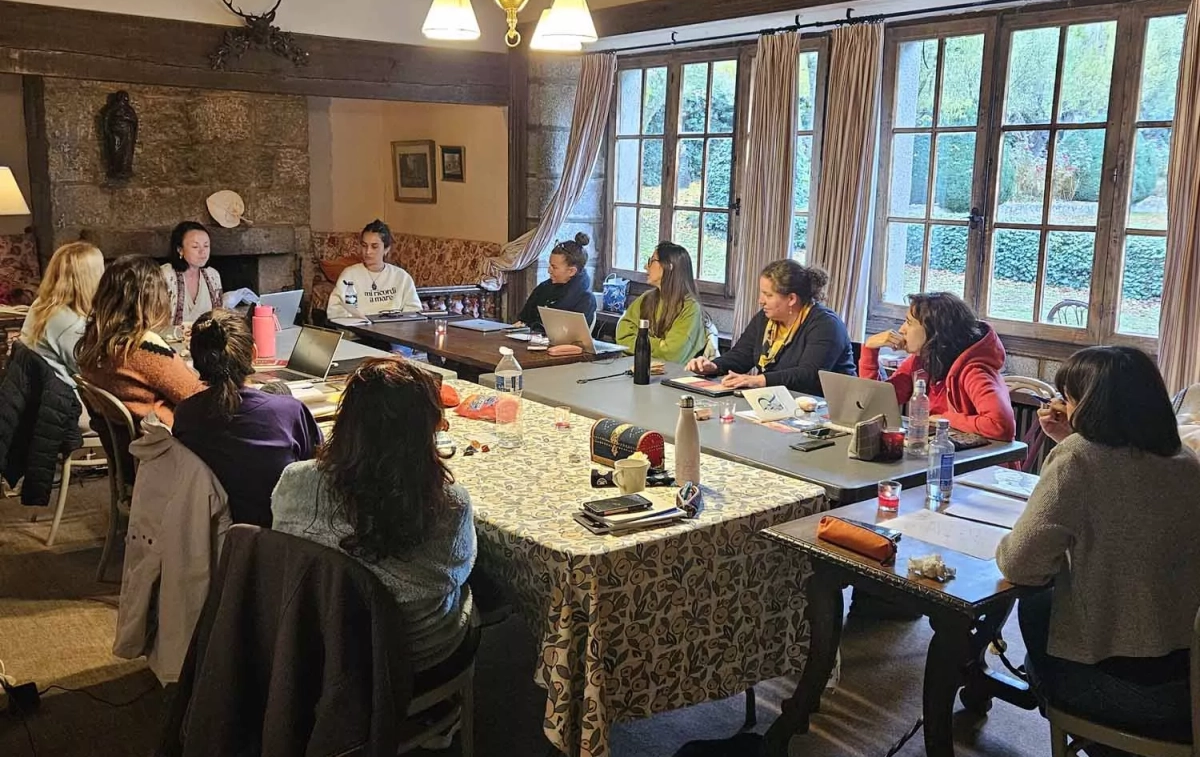 Las escritoras durante una dinámica / RdE Las escritoras durante una dinámica / RdE