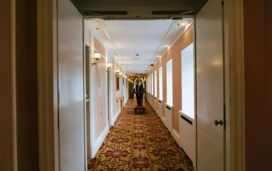 El pasillo de un hotel / PEXELS El pasillo de un hotel / PEXELS