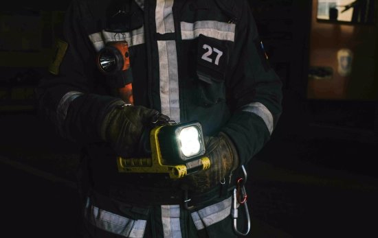 Linterna en casos de emergencia / PEXELS Linterna en casos de emergencia / PEXELS