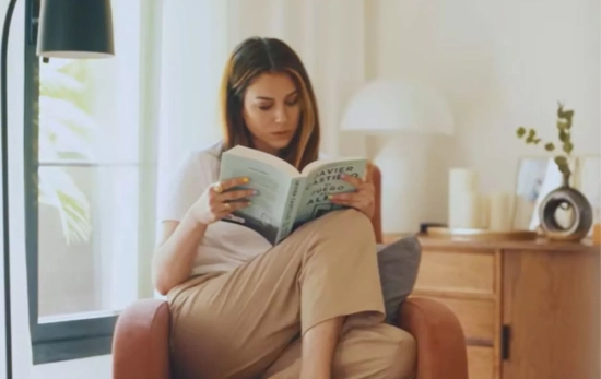 Desde un primer momento Balnca Suárez sabía que quería un rincón de lectura para sus novelas y textos del rodaje/ KENAY HOME Desde un primer momento Balnca Suárez sabía que quería un rincón de lectura para sus novelas y textos del rodaje/ KENAY HOME