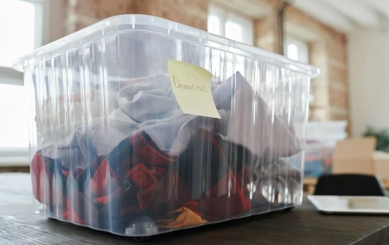 Ropa usada en una caja / PEXELS Ropa usada en una caja / PEXELS