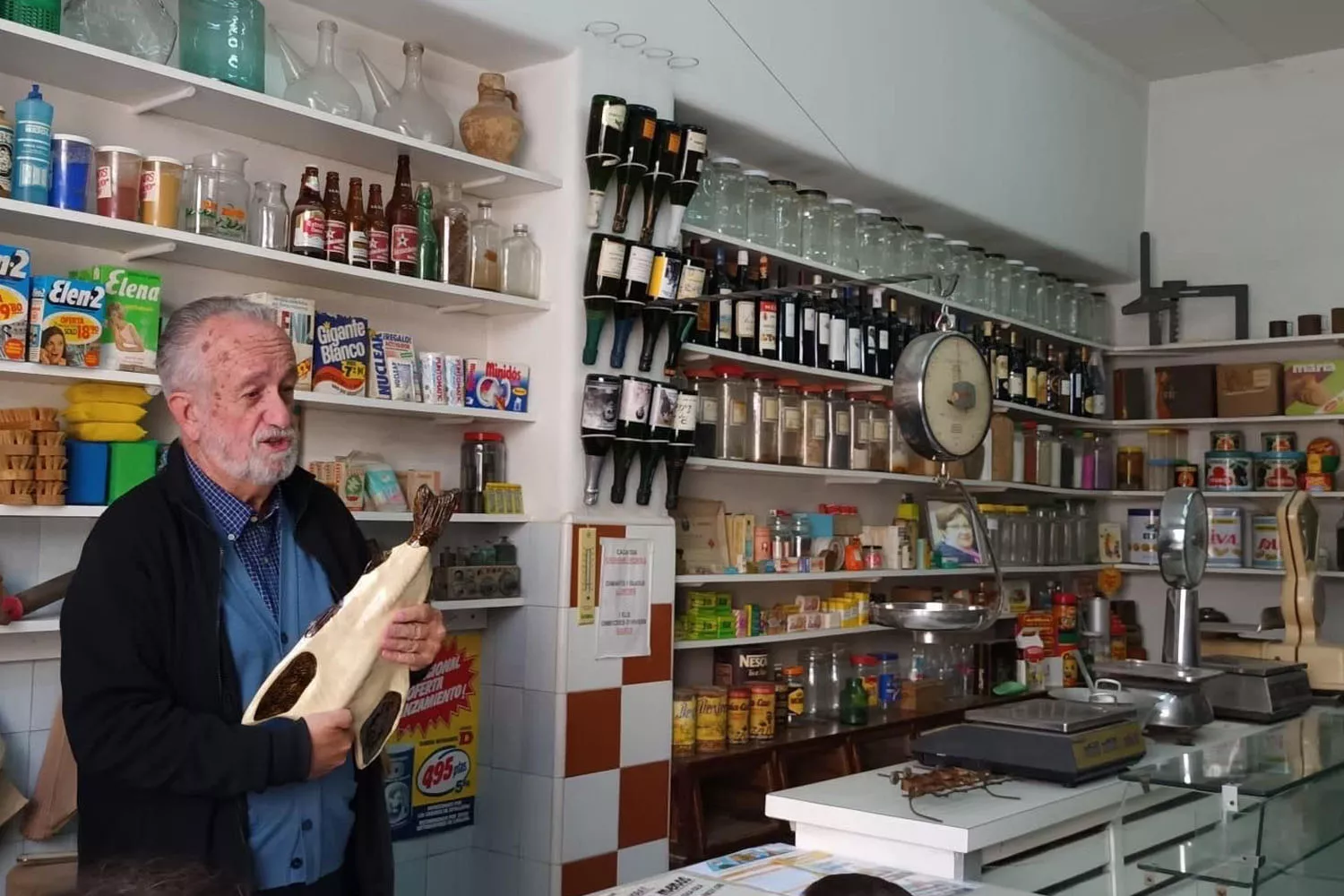 Jaume Pau Cañas Figueres durante una visita a la tienda Cal Figueres / CEDIDA